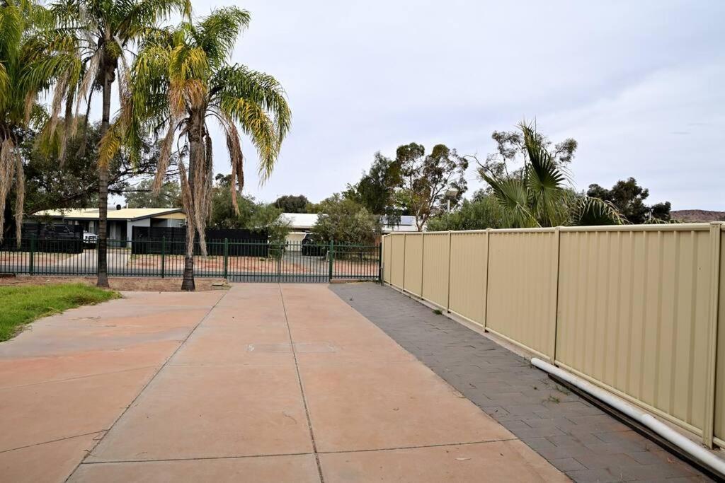 אליס ספרינגס Spacious Studio In Alicesprings Queenbed+Ksairbed מראה חיצוני תמונה